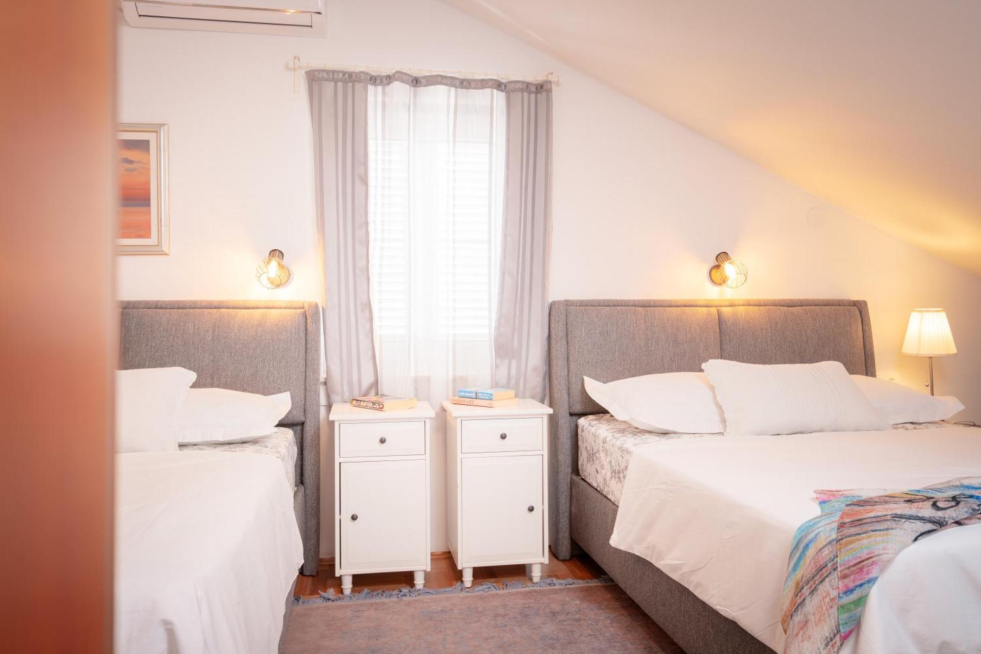 Kalina Deluxe Apartments Jelsa  Bagian luar foto