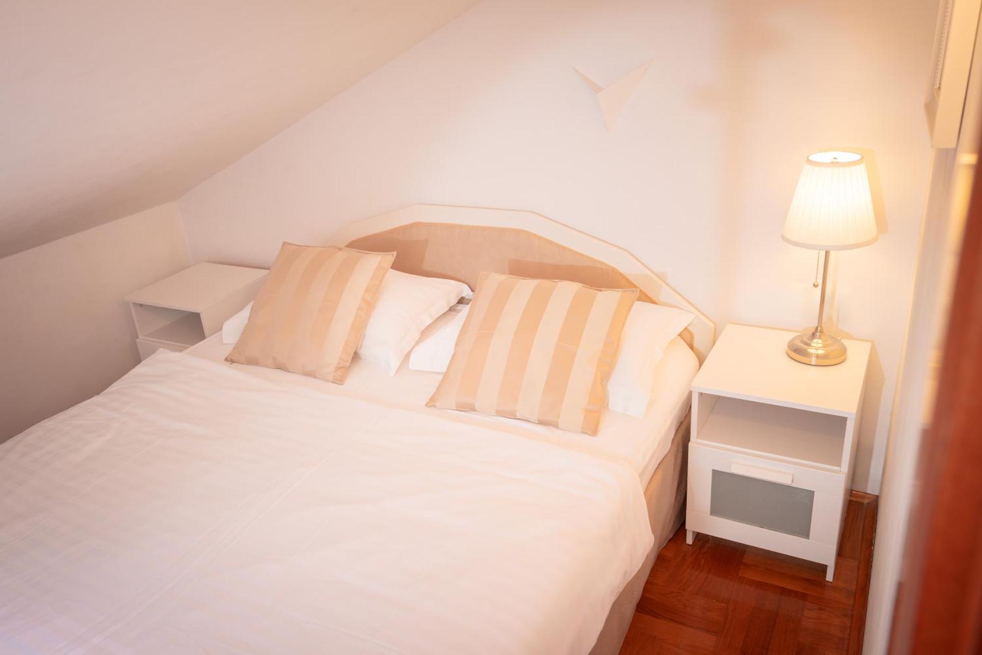 Kalina Deluxe Apartments Jelsa  Bagian luar foto