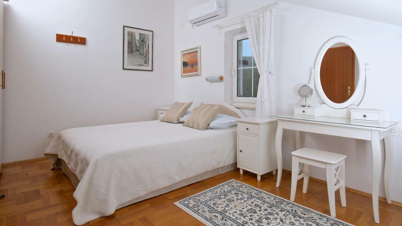 Kalina Deluxe Apartments Jelsa  Bagian luar foto