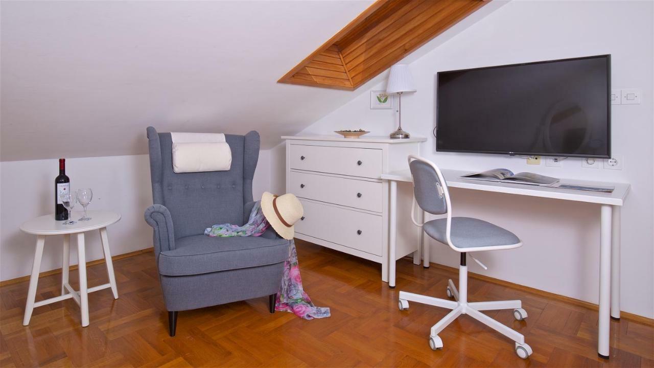 Kalina Deluxe Apartments Jelsa  Bagian luar foto