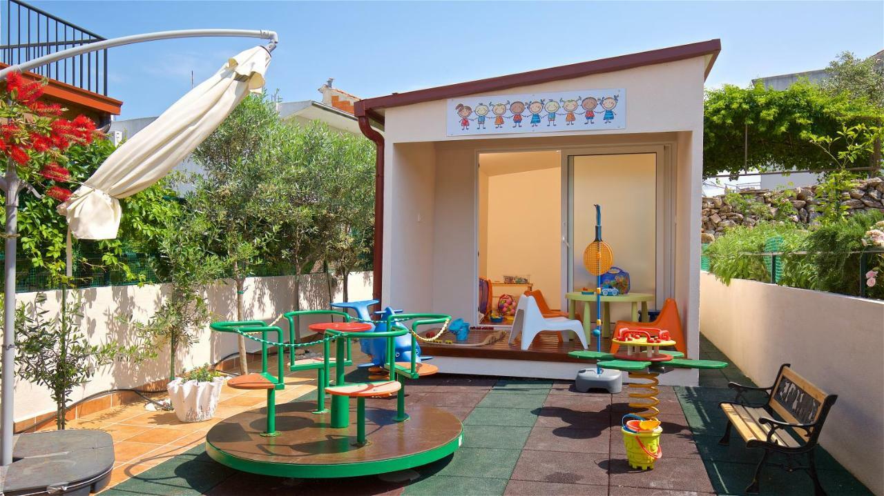 Kalina Deluxe Apartments Jelsa  Bagian luar foto